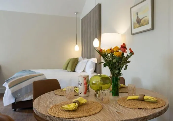 Castlestone & * Naas