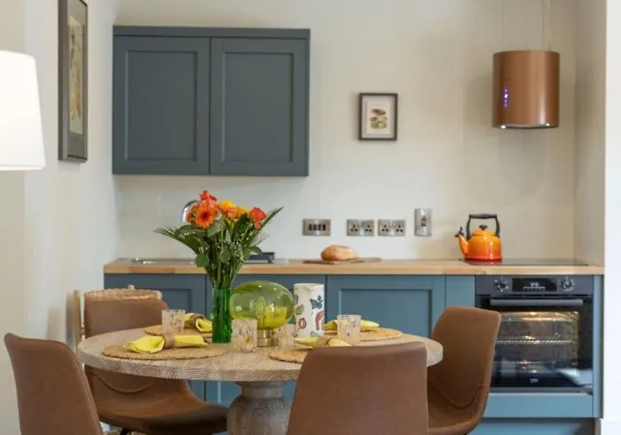 Castlestone & * Naas