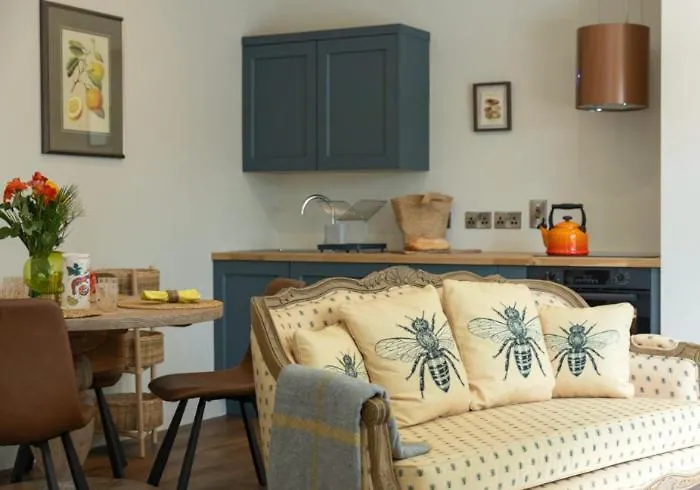 Castlestone & * Naas